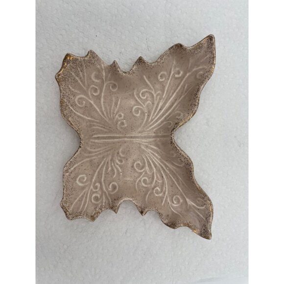 Vintage Ceramic Leaf-Shaped Trinket Dish With Intricate Swirl Design - Picture 4 of 4